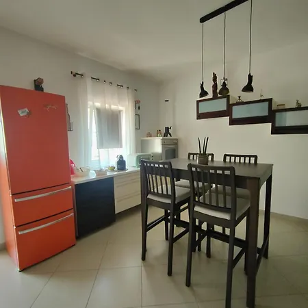 Titti's Place * בארי